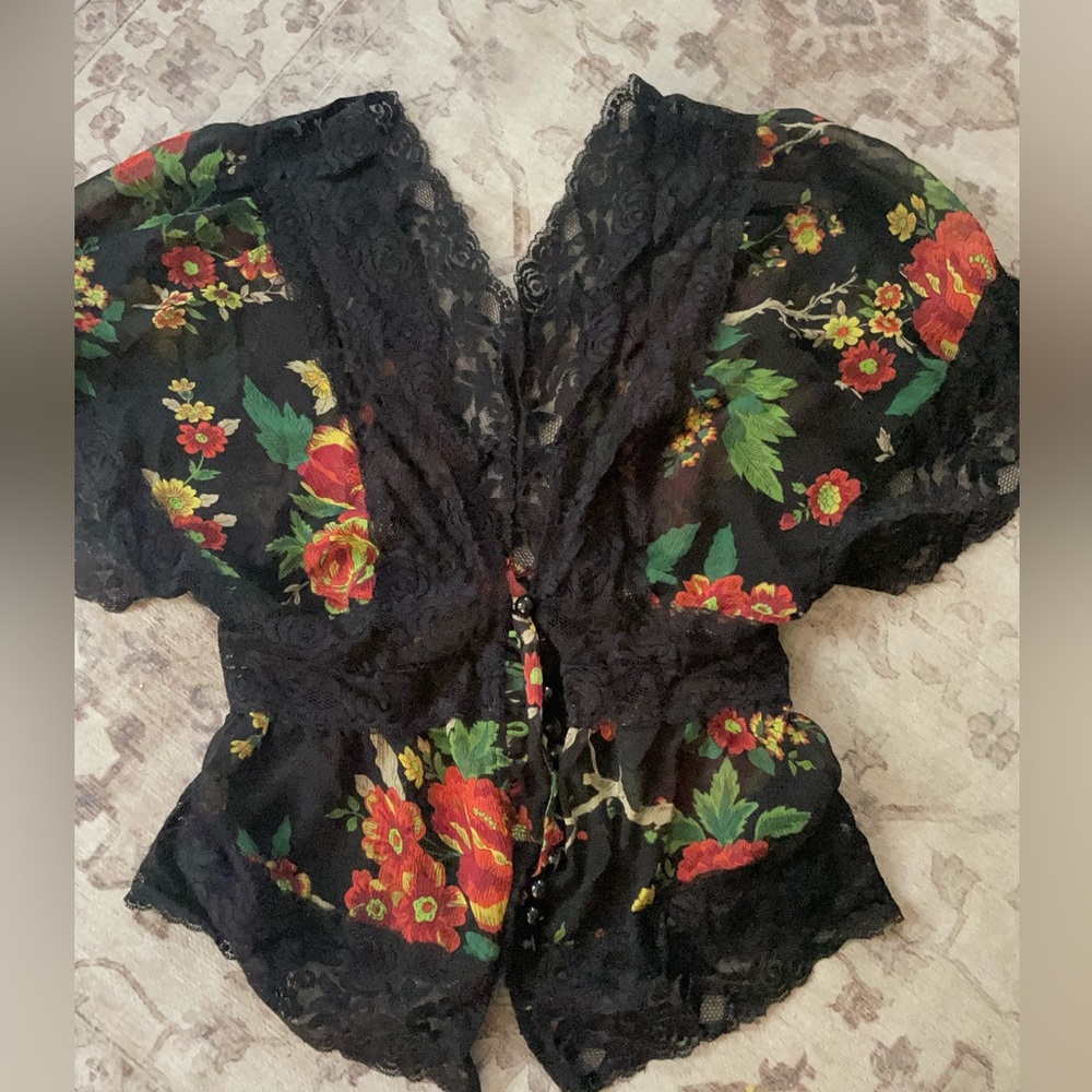 XXI brand. Kimono style top. Size small. #w36